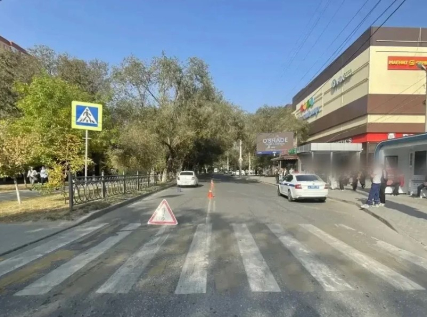 В Астрахани у торгового центра молодой водитель сбил девятилетнего ребенка