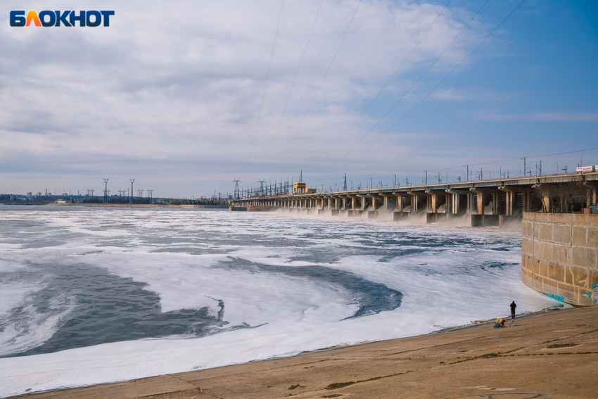 По обращению астраханского губернатора на Волжской ГЭС увеличили сброс воды в Волгу