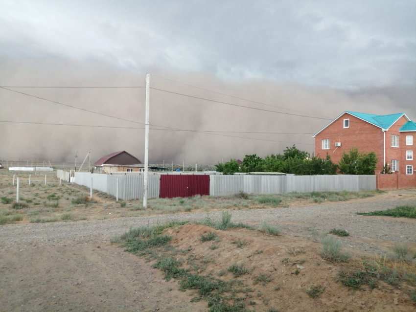 В Астраханской области ожидается пыльная буря