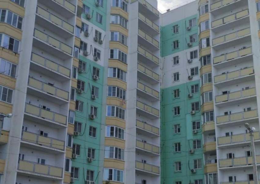 В Астрахани жильцам двух домов дают холодную воду по часам