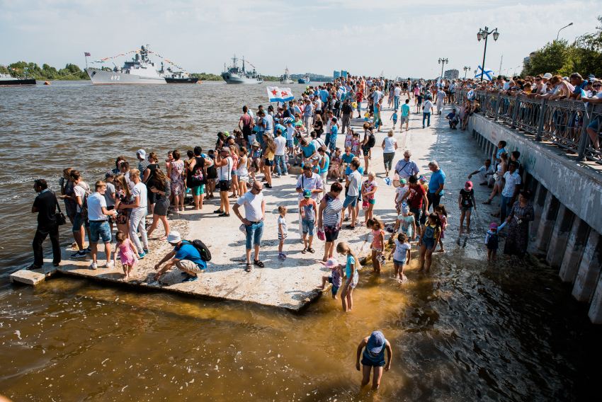 Астраханские пляжи очищают от мусора