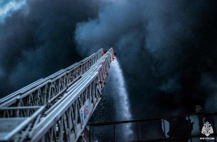 Под Астраханью на пожаре в деревянном доме погибла местная жительница