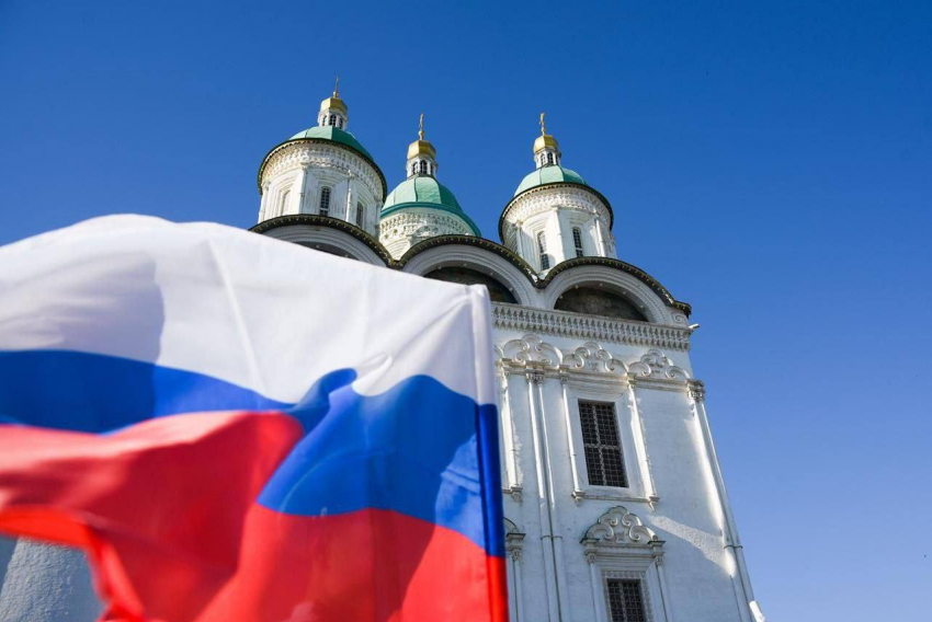 Игорь Бабушкин поздравил астраханцев с Днём России 