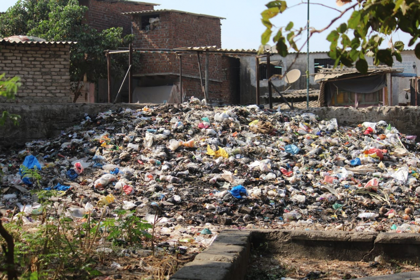 Астраханцам напоминают об ответственности за мусор, выброшенный в неположенных местах