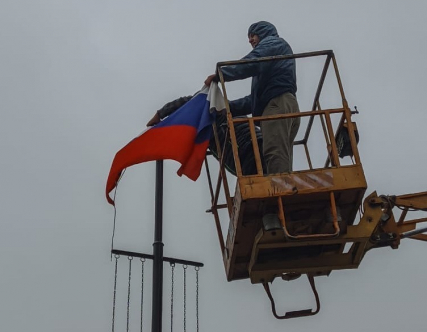 Коммунальщики готовили Астрахань к майским праздникам в две смены