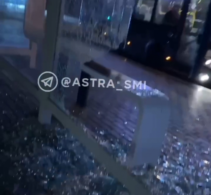 В Астрахани новые остановки пережили любую непогоду, но не устояли перед ними