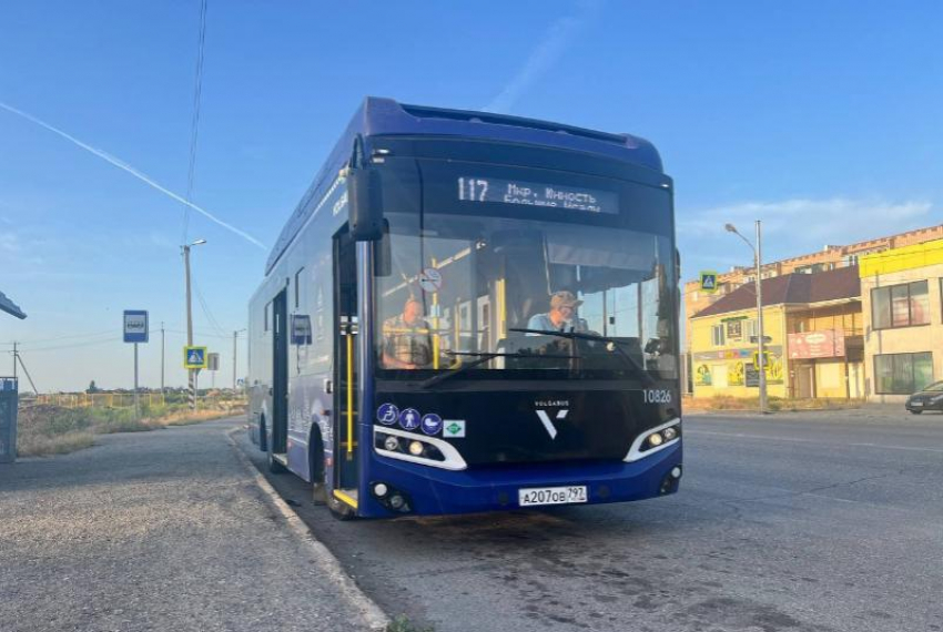 Пришлось вызывать полицию: в астраханском автобусе очутился маленький ребенок