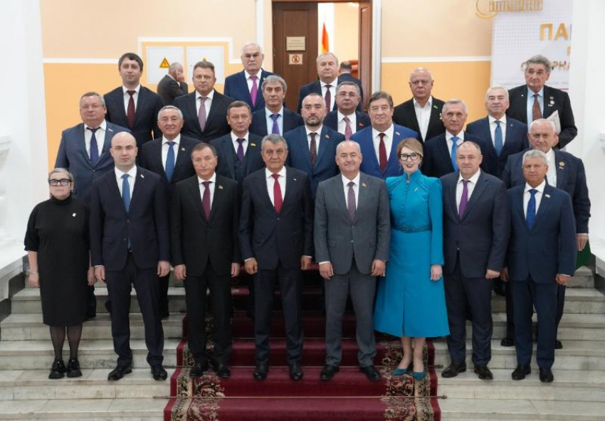 Игорь Мартынов поздравил Парламент Республики Северная Осетия-Алания с 30-летием