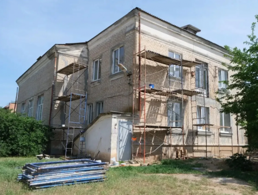 Глава Астрахани рассказал о ходе капремонта Детской школы искусств № 1