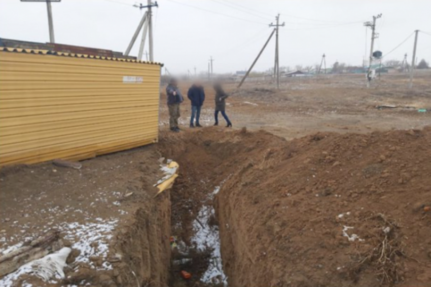 У консервного завода два астраханских коммерсанта украли водовод