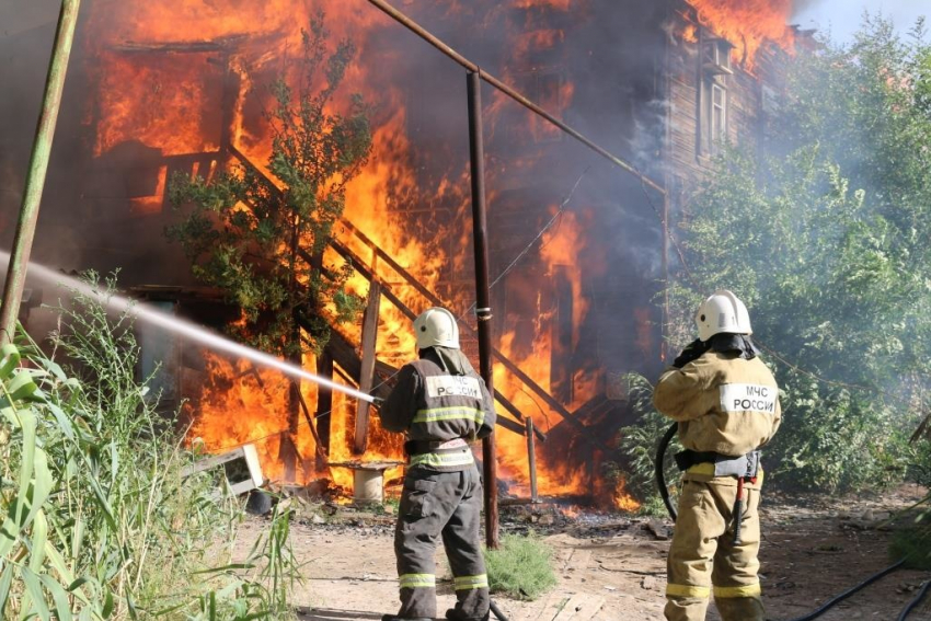 В Астрахани за день произошло 9 пожаров