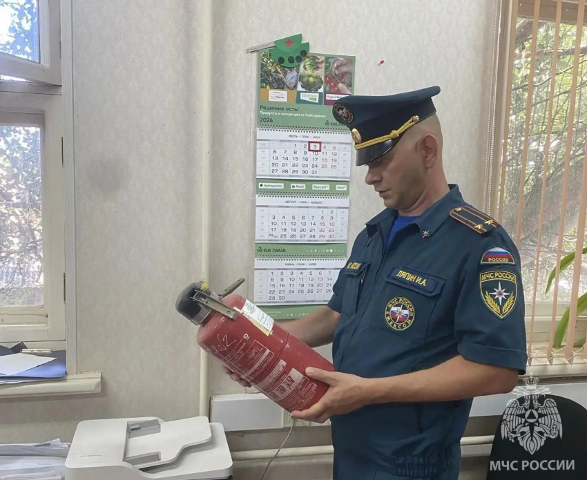 Песенка спета: в Астраханской области временно закрыли 22 школы и детсада 