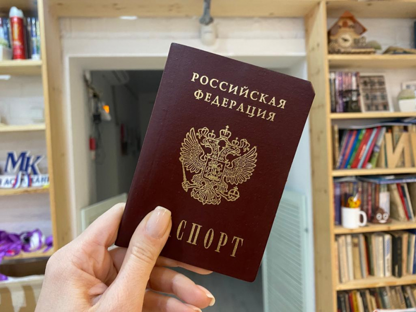 Мужчина из Махачкалы в 44 года получит свой первый паспорт в Астрахани