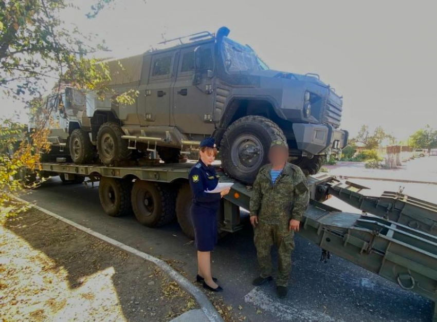 Астраханские приставы передали конфискованную военную технику российской армии