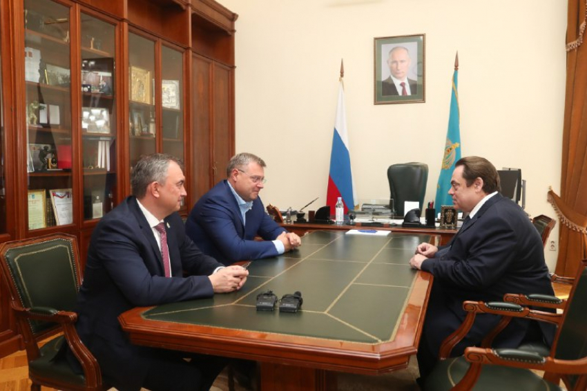 Астраханский губернатор встретился с председателем Комитета по делам национальностей 