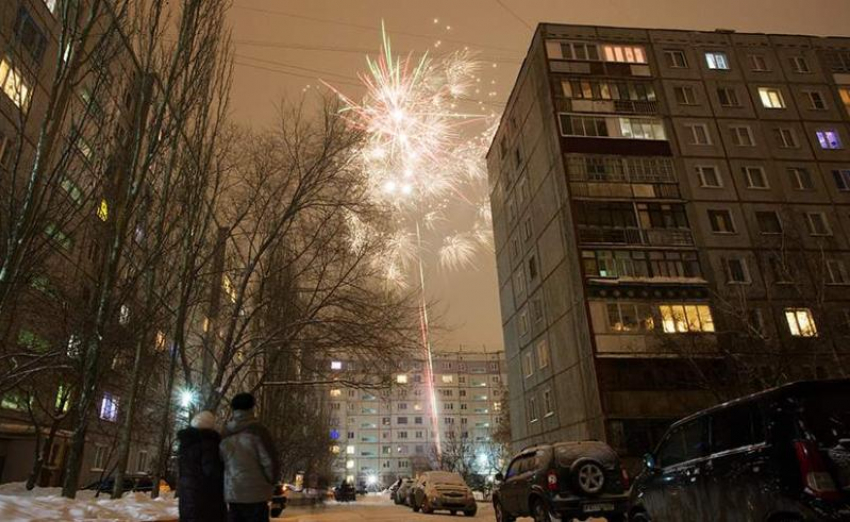 В первые часы Нового года в Астраханской области случилось несколько пожаров из-за фейерверков