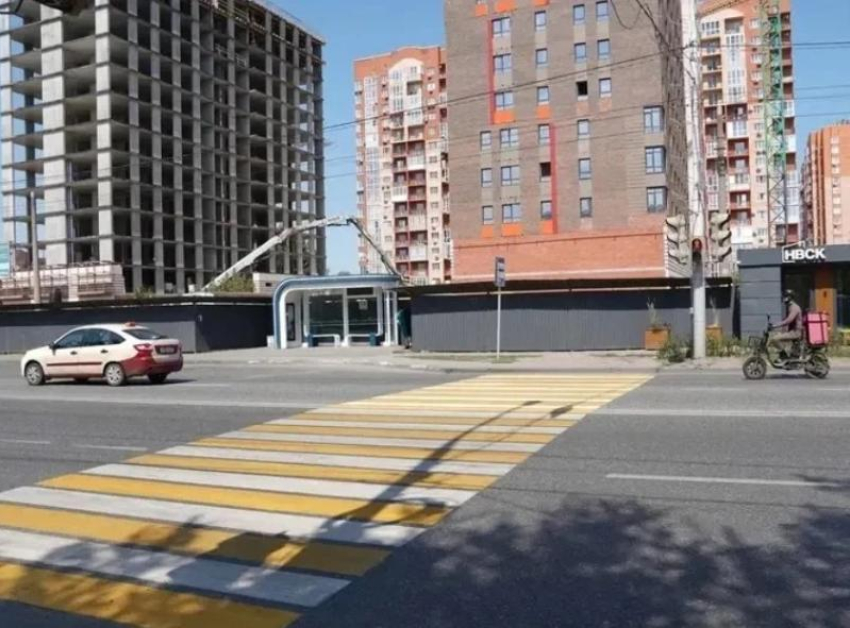 В Астрахани до конца недели обезопасят дороги перед школами и детсадами