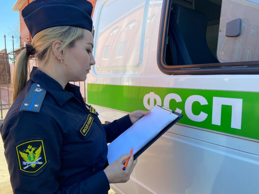 Фирму обязали выплатить астраханцу более 500 тысяч рублей