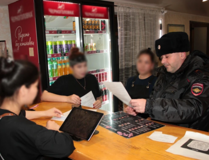 В астраханских общежитиях и точках общепита выявили 206 миграционных нарушений