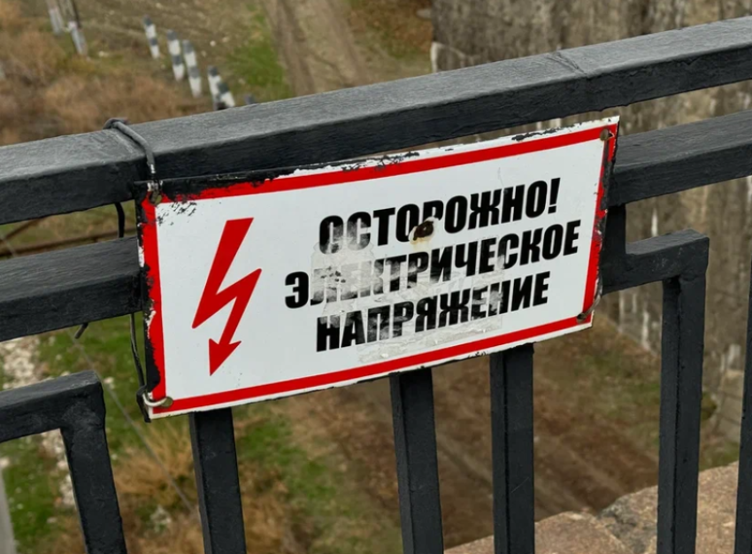 Астраханские врачи спасли ребенка, трижды пораженного током на железной дороге