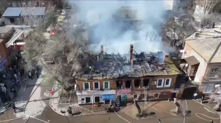 Крупный пожар произошел недалеко от центральной части Астрахани