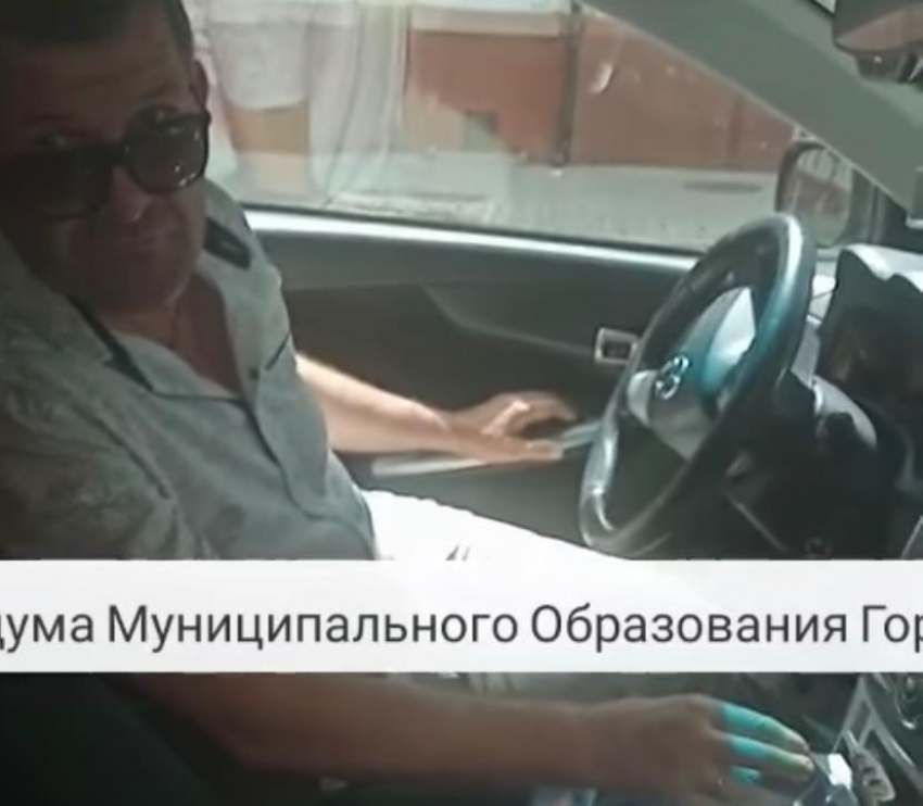 "Очень сильно хочу": депутат СР Василий Ворох никак не может проститься с машиной 