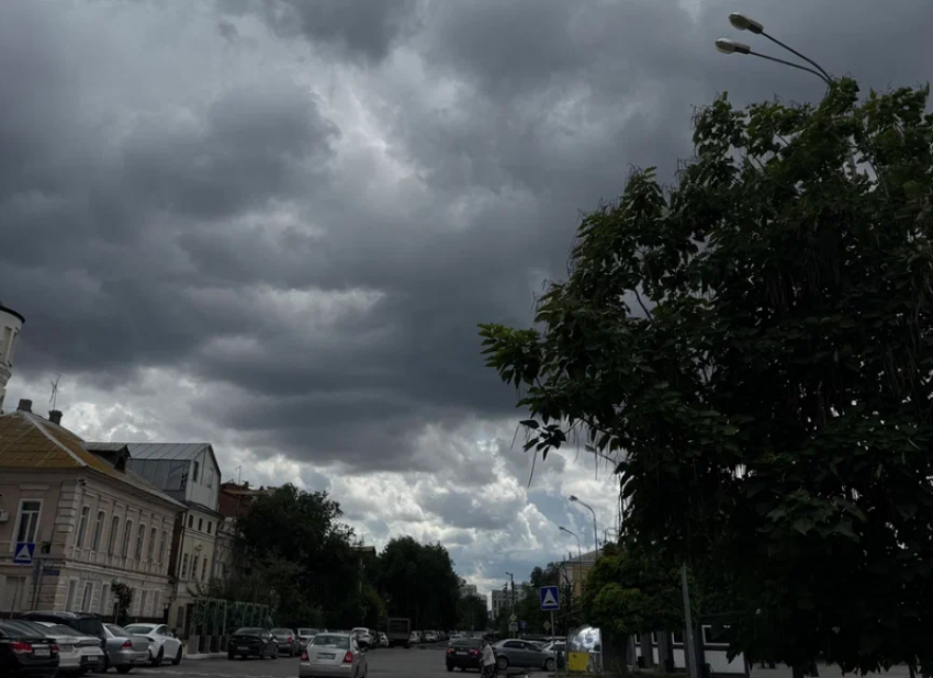 МЧС: на Астраханскую область движутся ливни с градом и сильный ветер