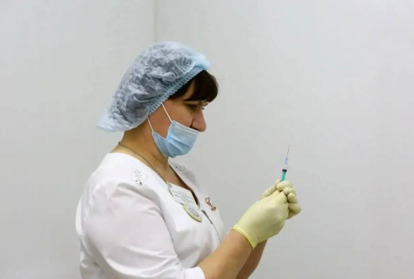 Астраханские поликлиники будут работать на выходных из-за бушующего гриппа