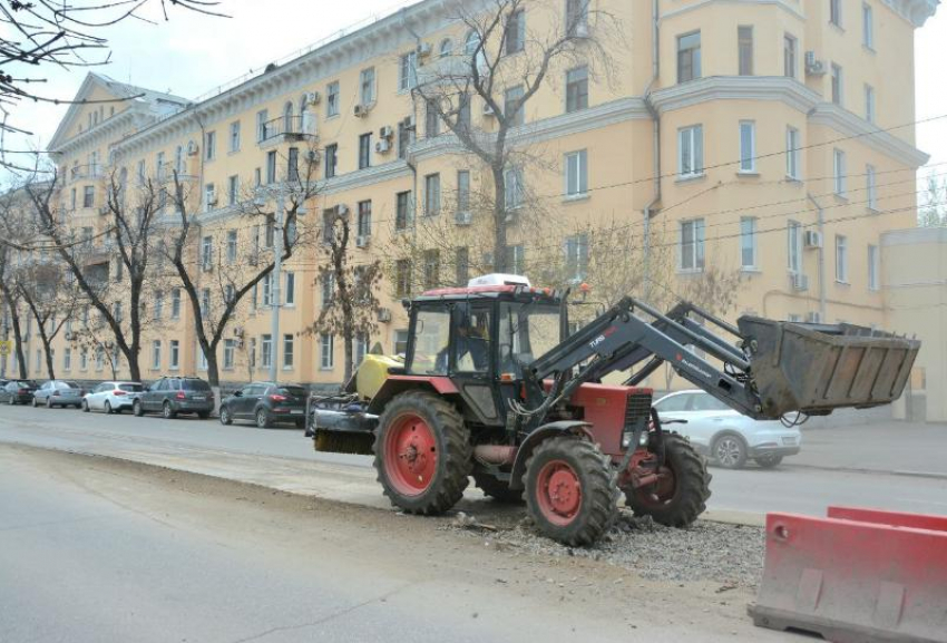 В Астрахани начинаются работы по восстановлению дороги на улице Ленина