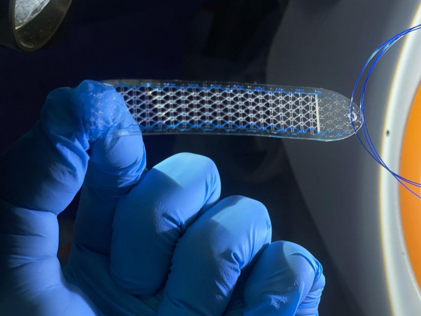 Жители Астраханской области могут установить дорогостоящий имплантат бесплатно: как и какой