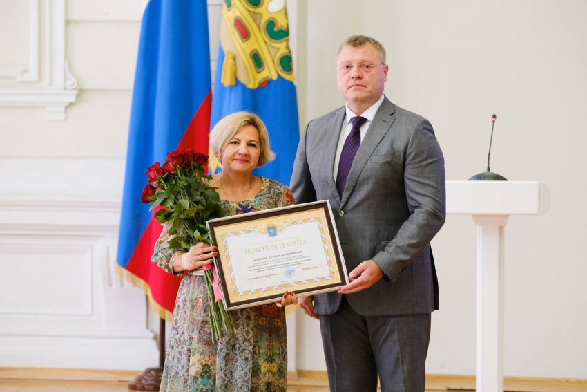 Игорь Бабушкин вручил почётные грамоты и благодарственные письма астраханским педагогам
