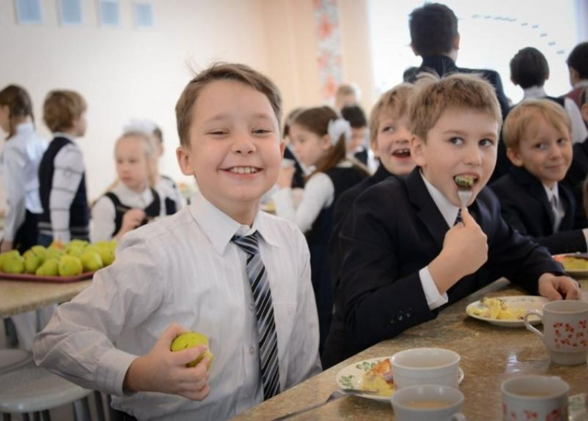 Астраханские родители оценили питание в школьных столовых на 3,8 балла