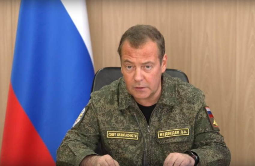 Медведев побывал на полигоне под Астраханью