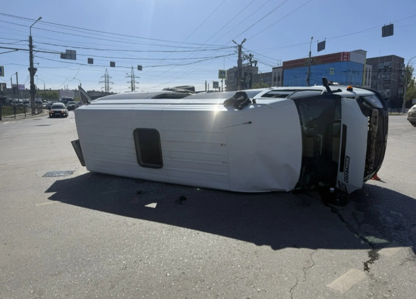 Что известно о состоянии людей, пострадавших в Астрахани после аварии с маршруткой