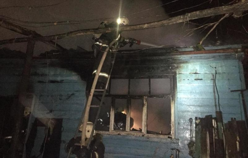 Вечером на правобережье Астрахани в пожаре погиб мужчина