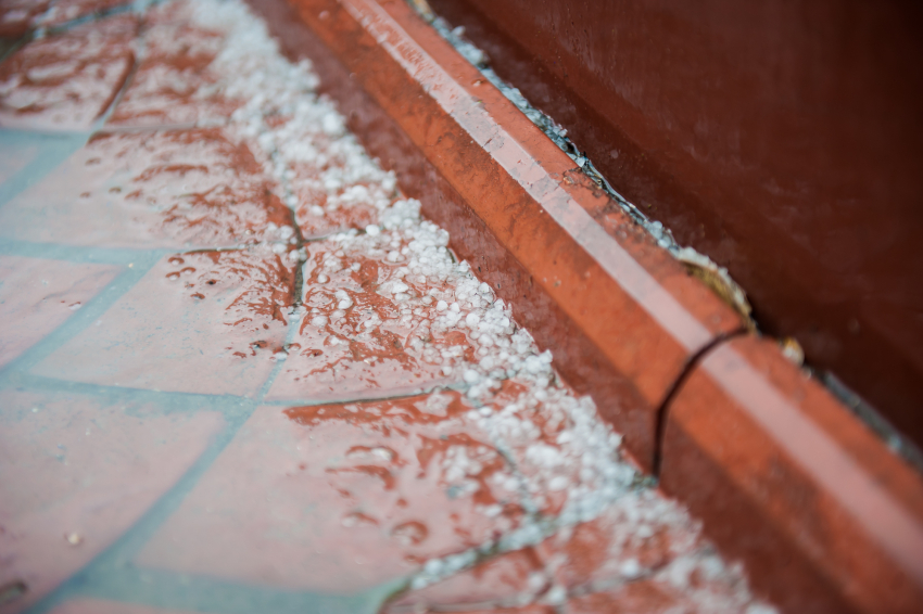 Чиновники начали спасать астраханцев от гололеда