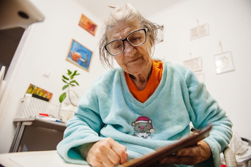 83-летняя бабушка раздает астраханцам советы в инстаграме 