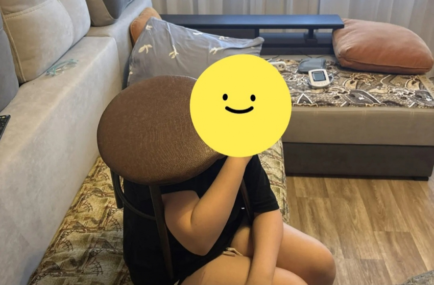 В Астрахани девочку схватила табуретка и не отпускала