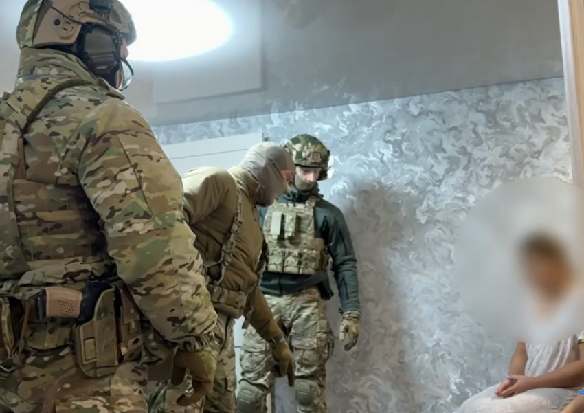 В Астрахани задержали банду мошенников и похитителей людей