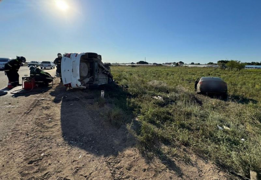 Пенсионер за рулем «Рено Логан» разбился на автодороге под Астраханью