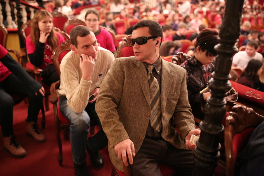 В Астраханском драмтеатре появились спектакли для незрячих