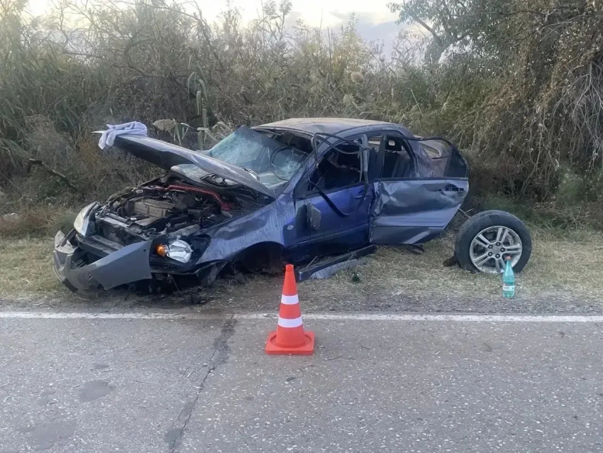 В Астраханской области подросток устроил жесткую аварию: он и его друг оказались в больнице