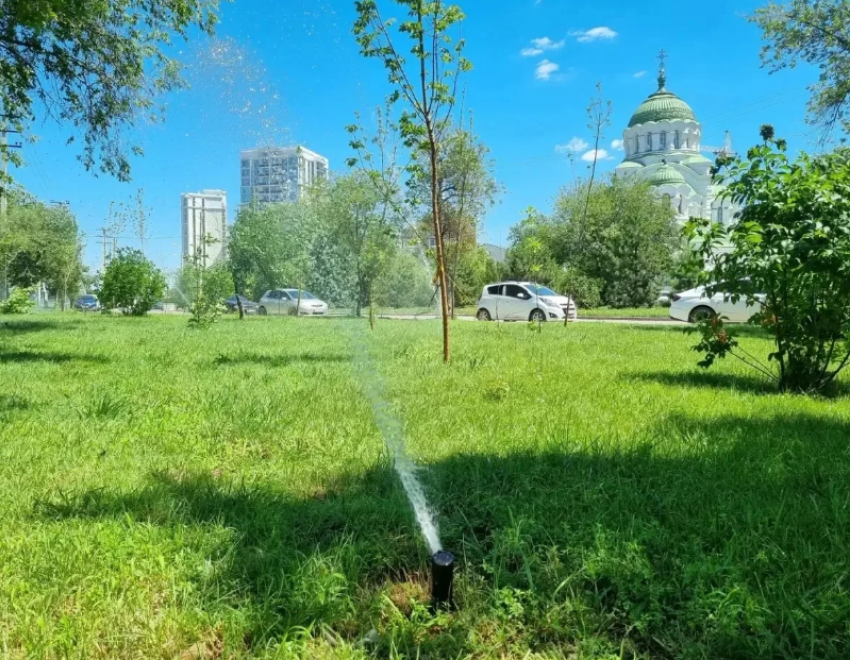 Администрация Астрахани продолжает модернизировать систему полива в городе