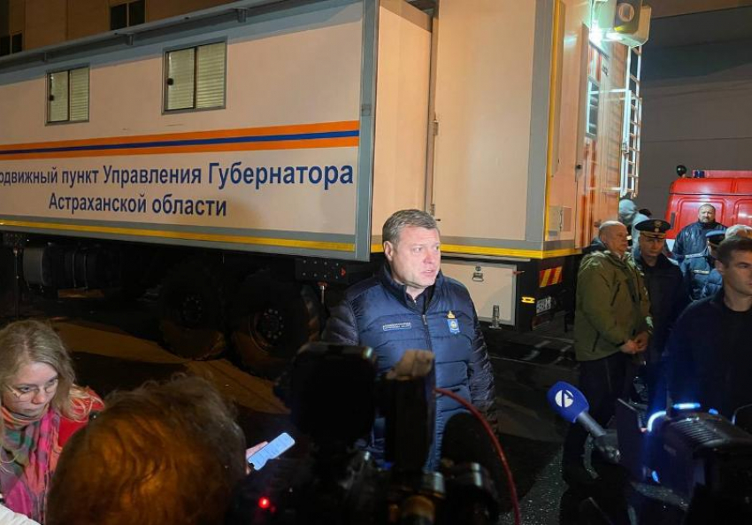 Астраханский губернатор провел заседание оперштаба на месте обрушения пятиэтажки