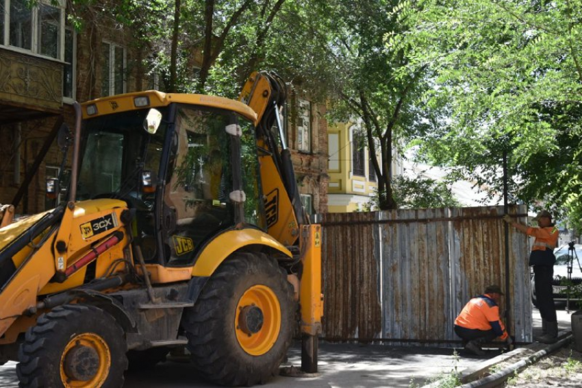 В Астрахани проверили ход ремонтных работ на улицах Адмирала Нахимова и Бабушкина
