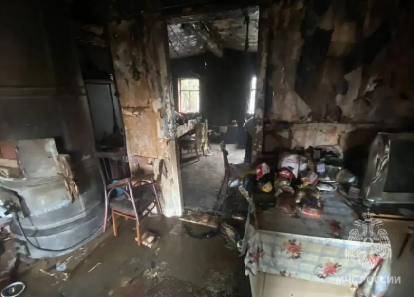 Под Астраханью пенсионер погиб во время пожара в своем доме