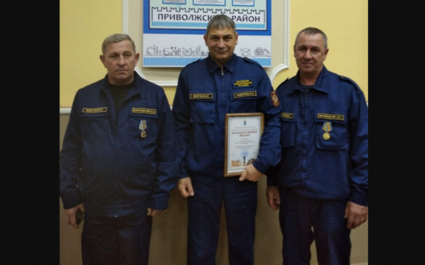 В Астраханской области наградили матросов за спасение людей с затонувшего судна