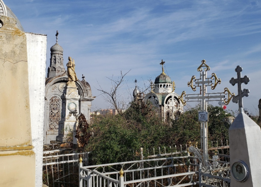 В Астрахани предложили благоустроить кладбище на Софьи Перовской