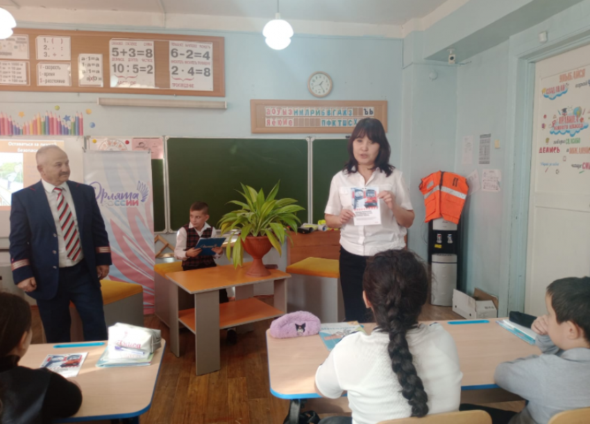 Астраханским школьникам устроили профилактический урок о безопасности на железной дороге