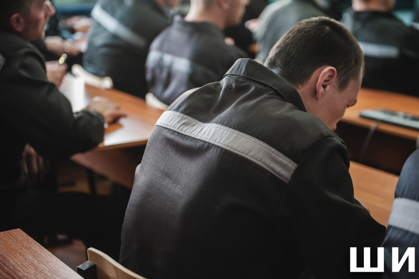 В астраханской колонии творятся добрые, но наказуемые дела 